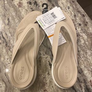 Crocs womens flip flops